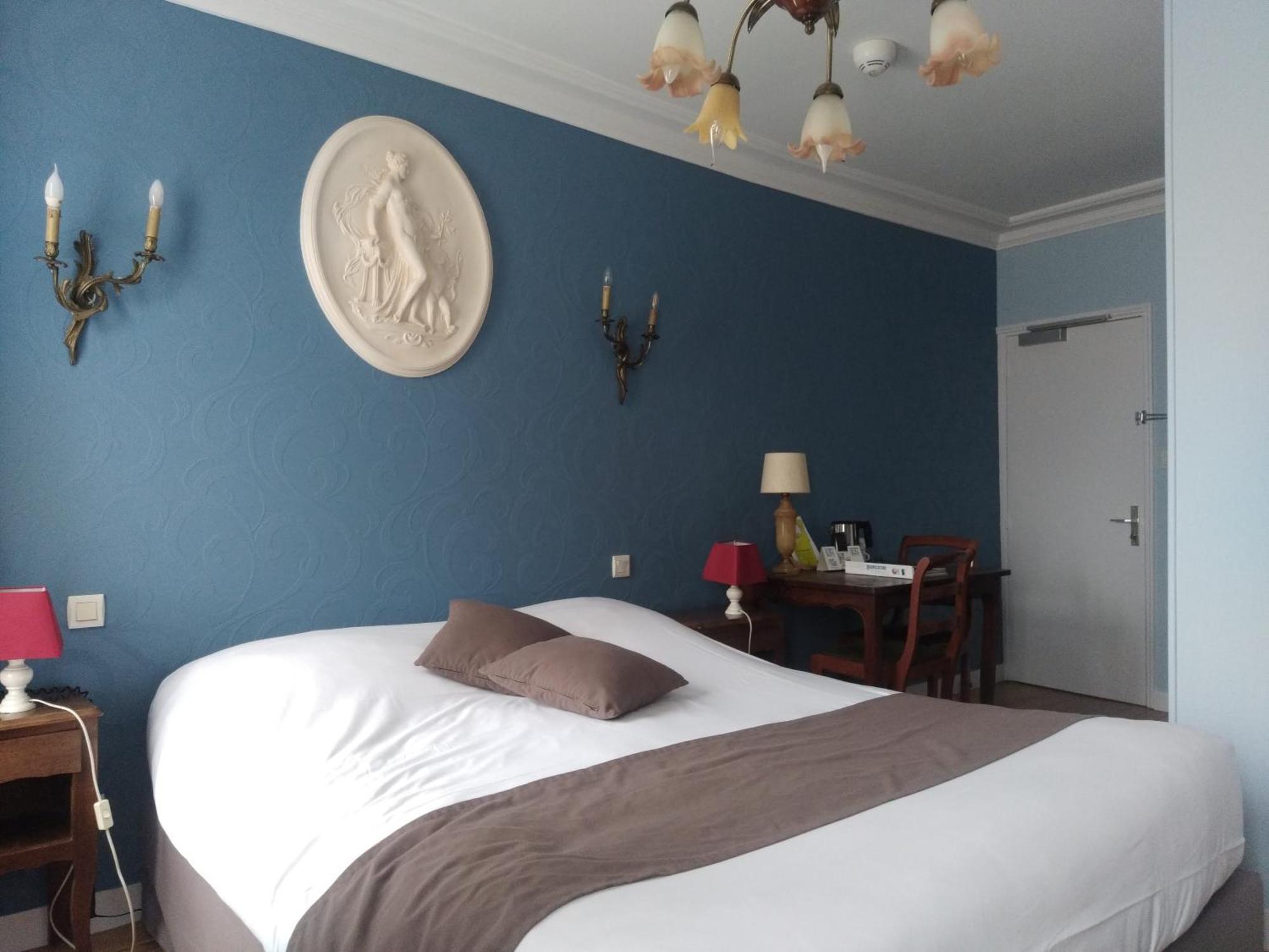 Hostellerie Saint Martin- Logis Hotel Et Restaurant Creully sur Seulles Exterior photo