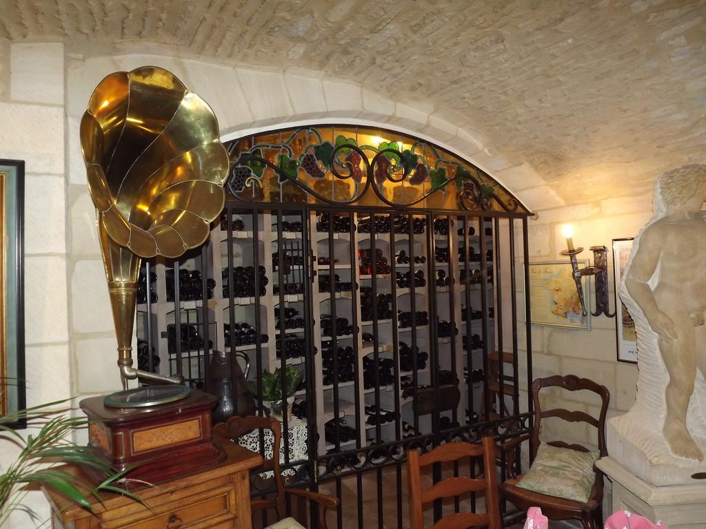 Hostellerie Saint Martin- Logis Hotel Et Restaurant Creully sur Seulles Exterior photo