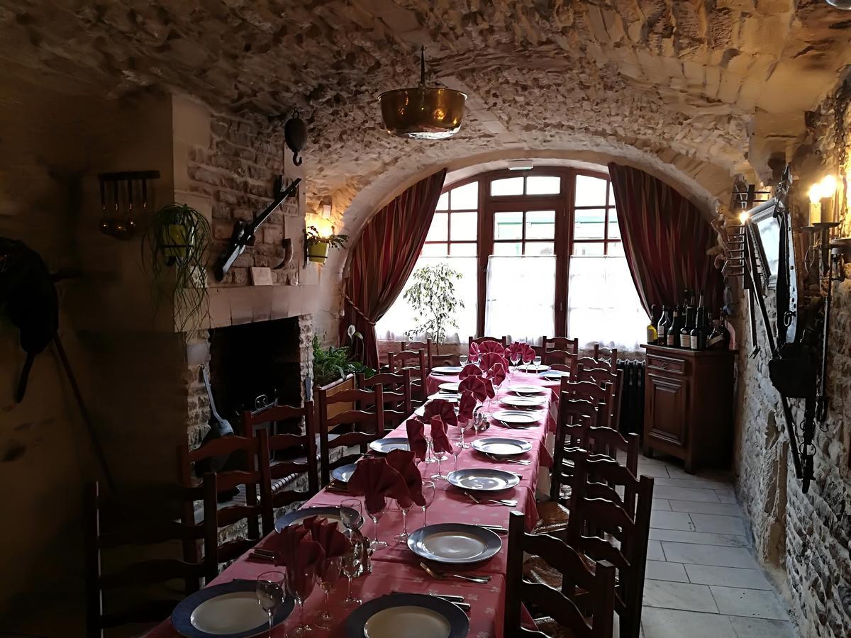 Hostellerie Saint Martin- Logis Hotel Et Restaurant Creully sur Seulles Exterior photo