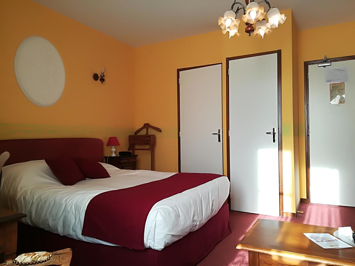 Hostellerie Saint Martin- Logis Hotel Et Restaurant Creully sur Seulles Exterior photo