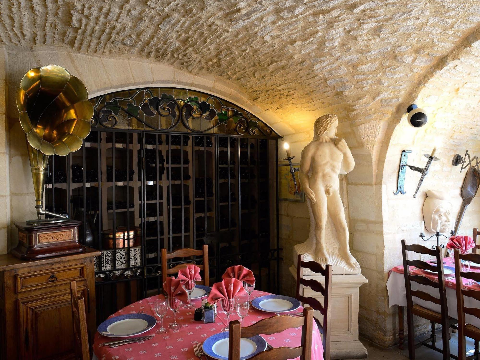 Hostellerie Saint Martin- Logis Hotel Et Restaurant Creully sur Seulles Exterior photo